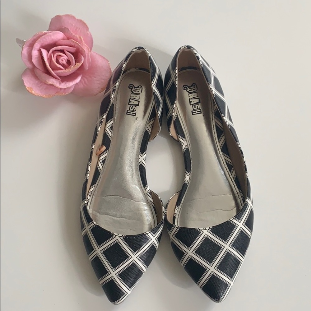 Pointy Black and White Flats